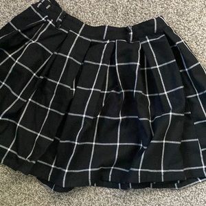 Black Plaid Pleated skirt